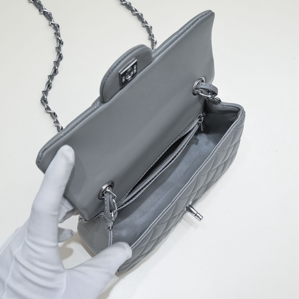 シャネルバッグ着用イメージ